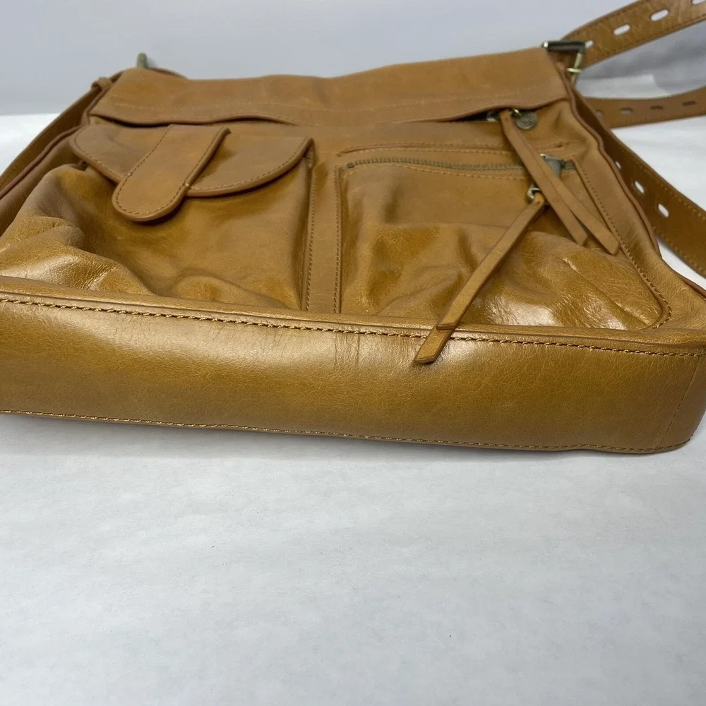 Hobo Leather Crossbody Bag‎ Purse Handbag Honey Caramel Color Zip Pockets